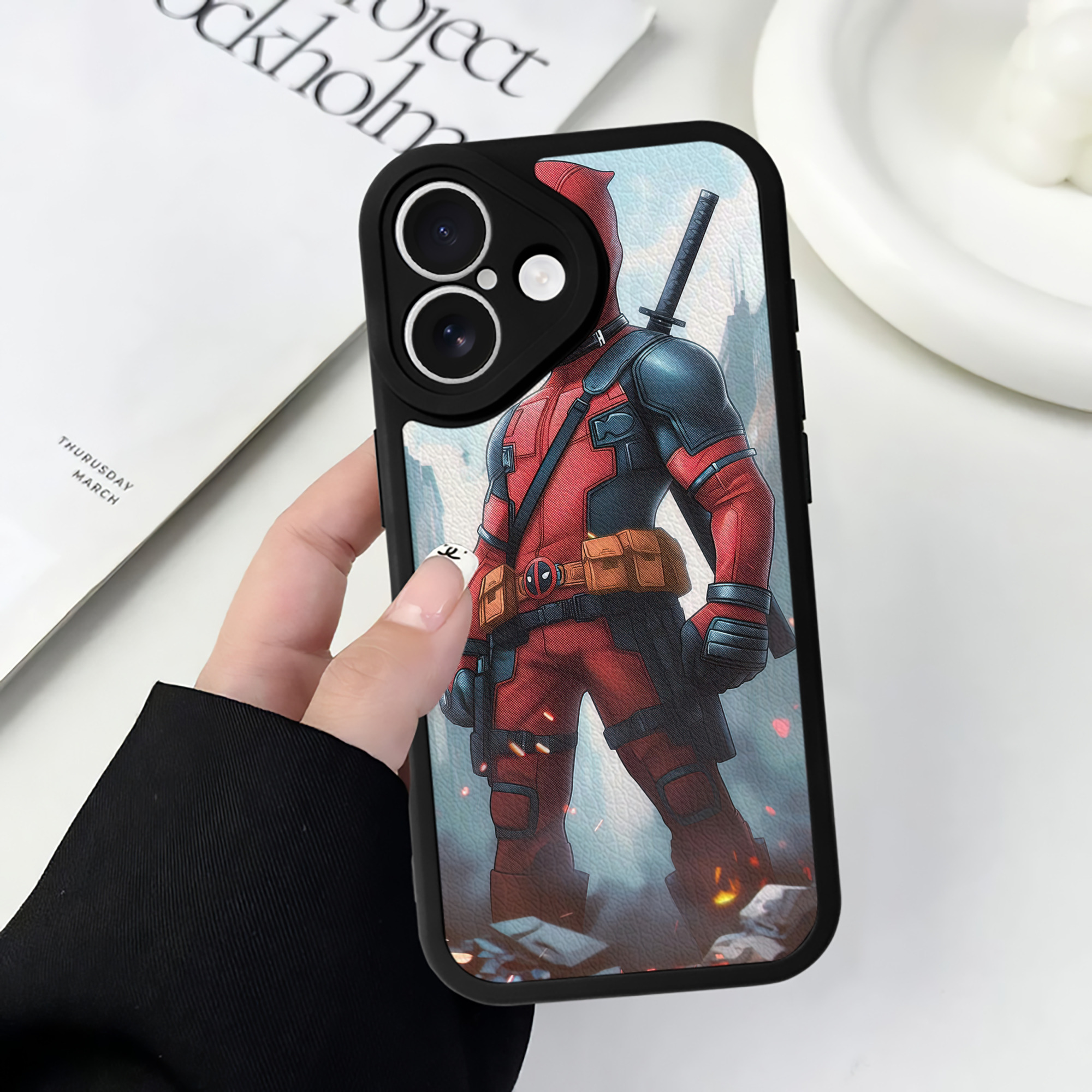 （画像用） Deadpool デッドプール 【iPhone 16シリーズ対応】シリコンスマホケース（レザー調） 材質：シリコン